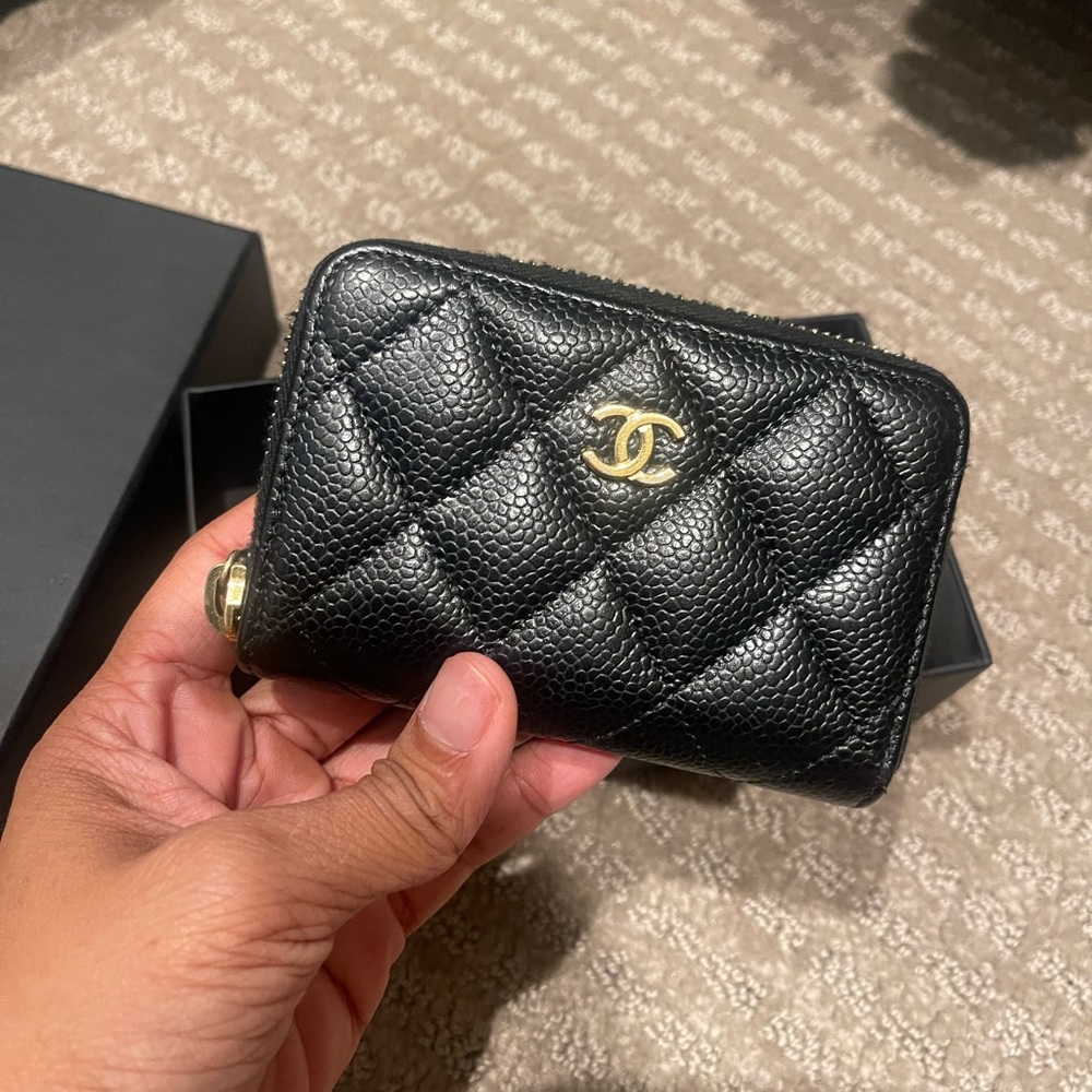 *sold*Chanel zip around card case